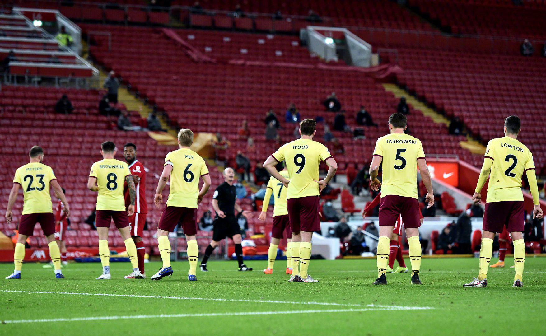 于篮球场上 于篮球场上